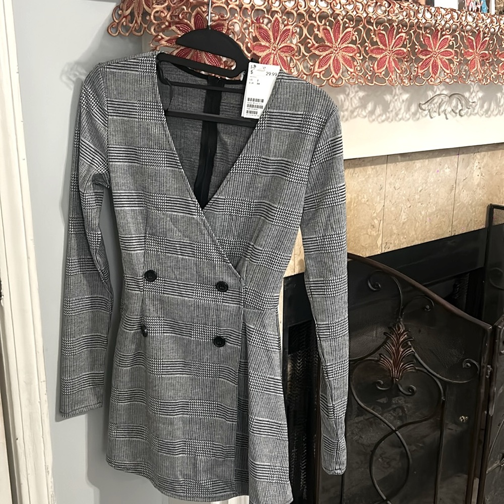 Gray and black, very cute H&M dress, you’re going to love it.